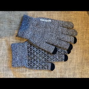Large women’s gloves with grip and cozy inside